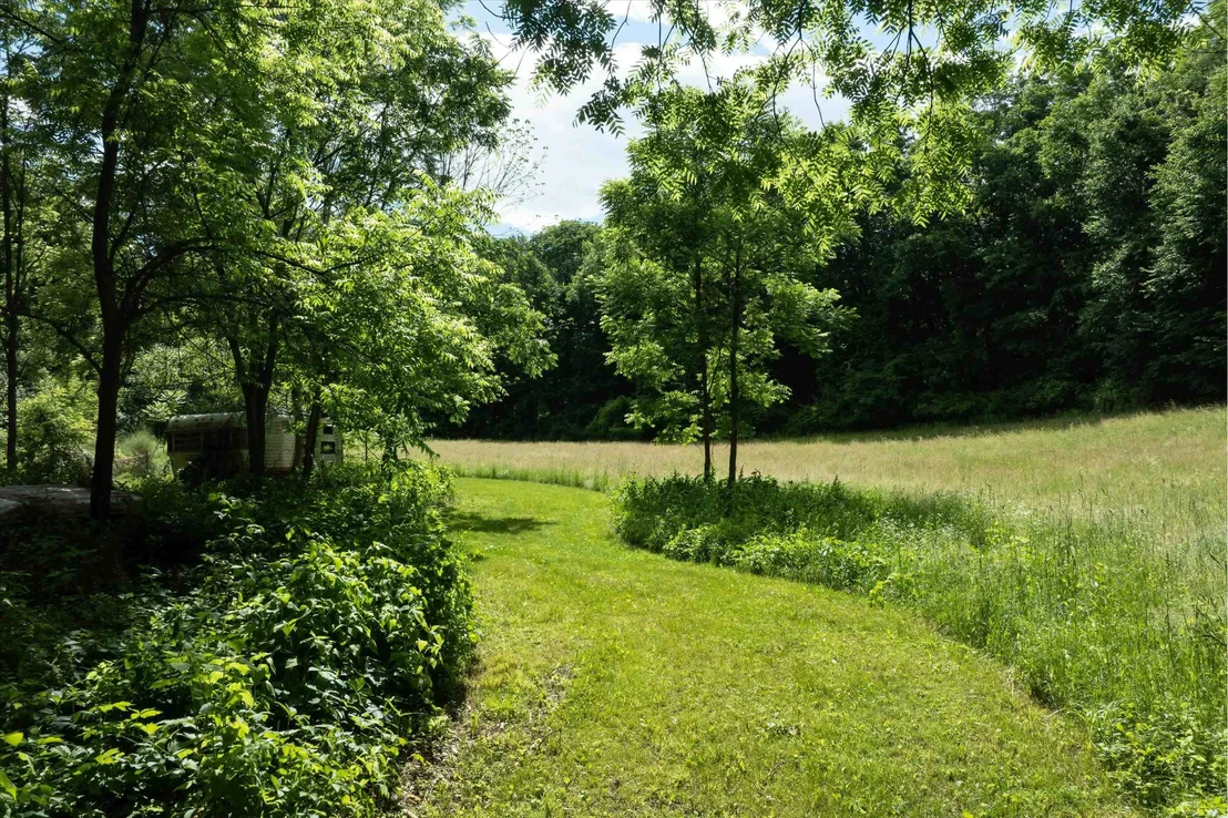 Photo of 225 River Road South