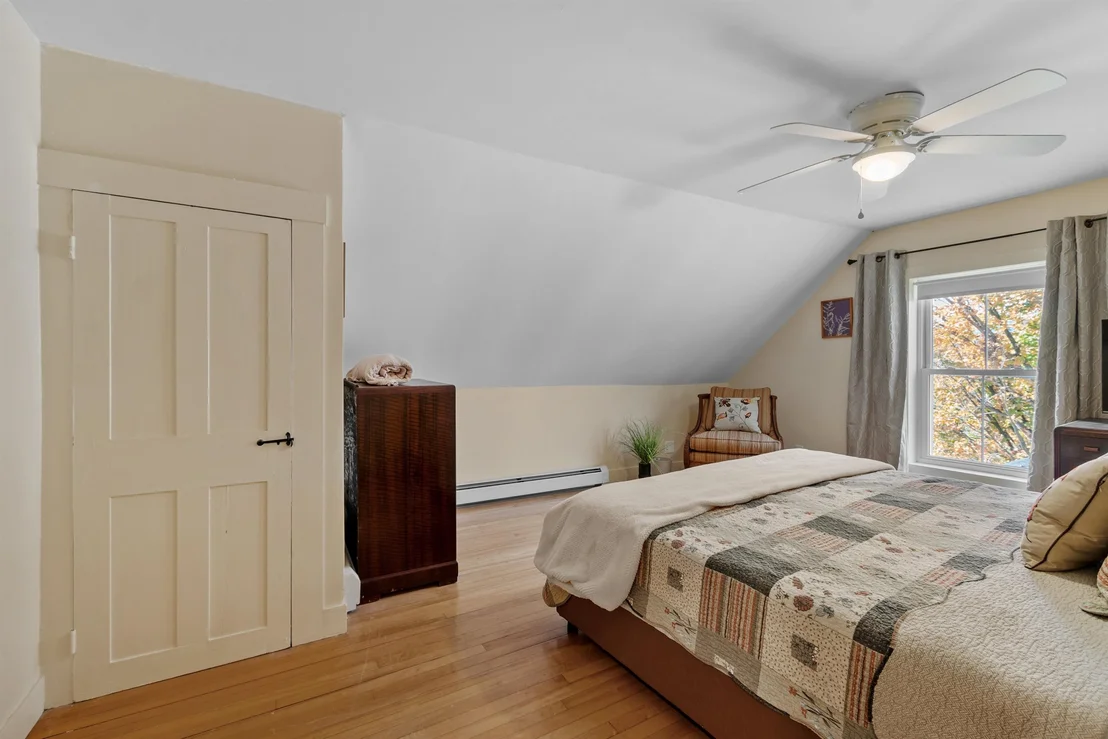 Photo of 2758 Main