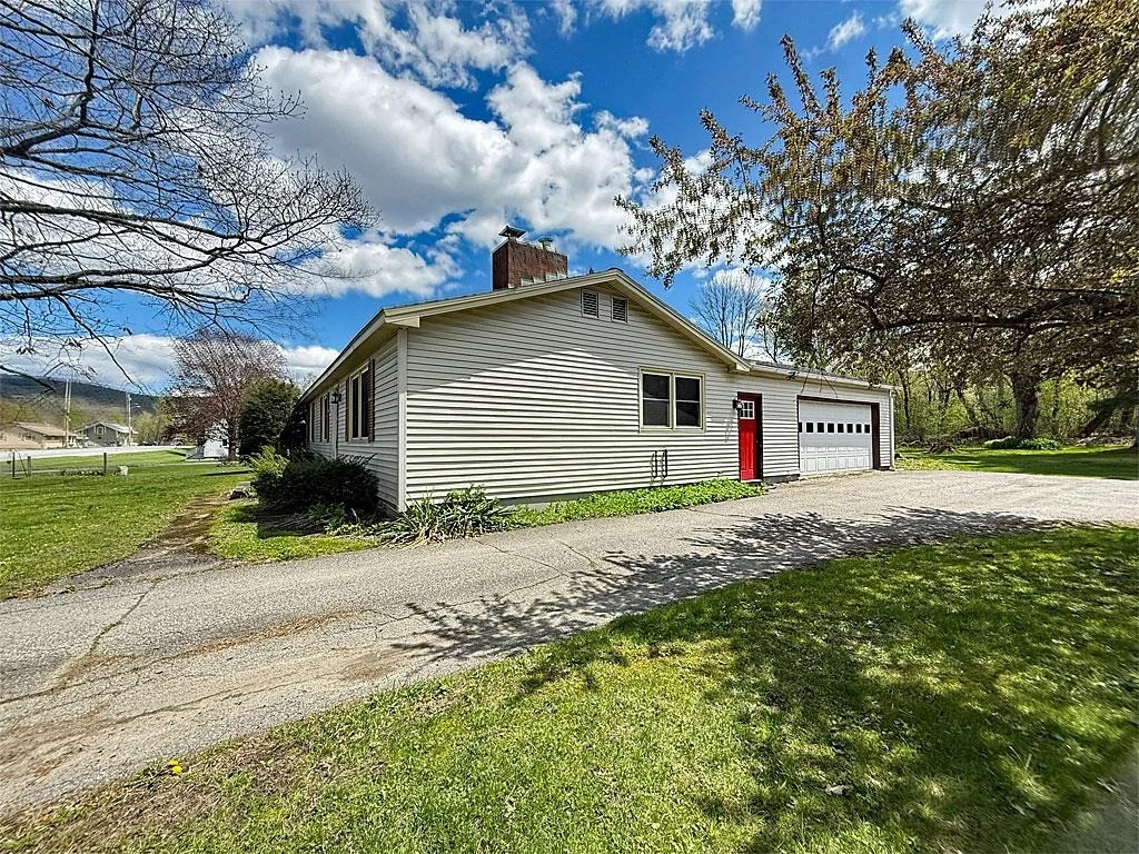 Photo of 387 Main