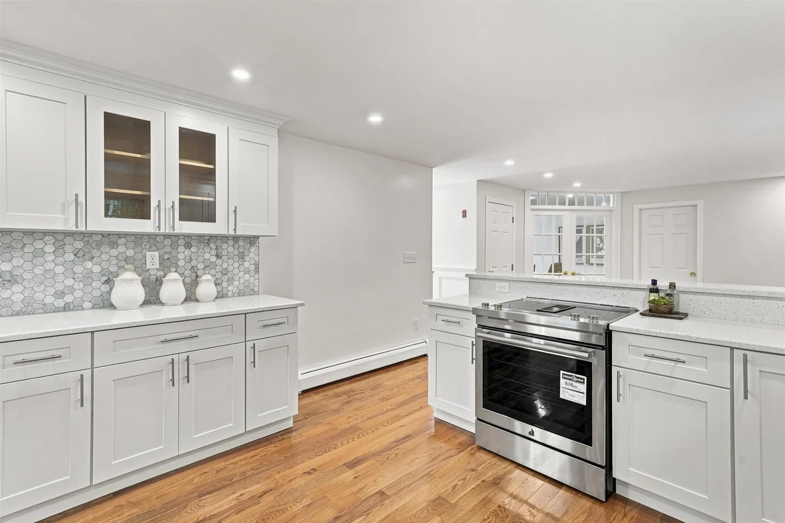 Photo of 9 Alexandra