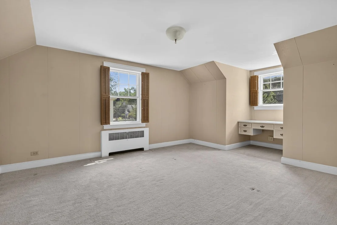 Photo of 831 Maple