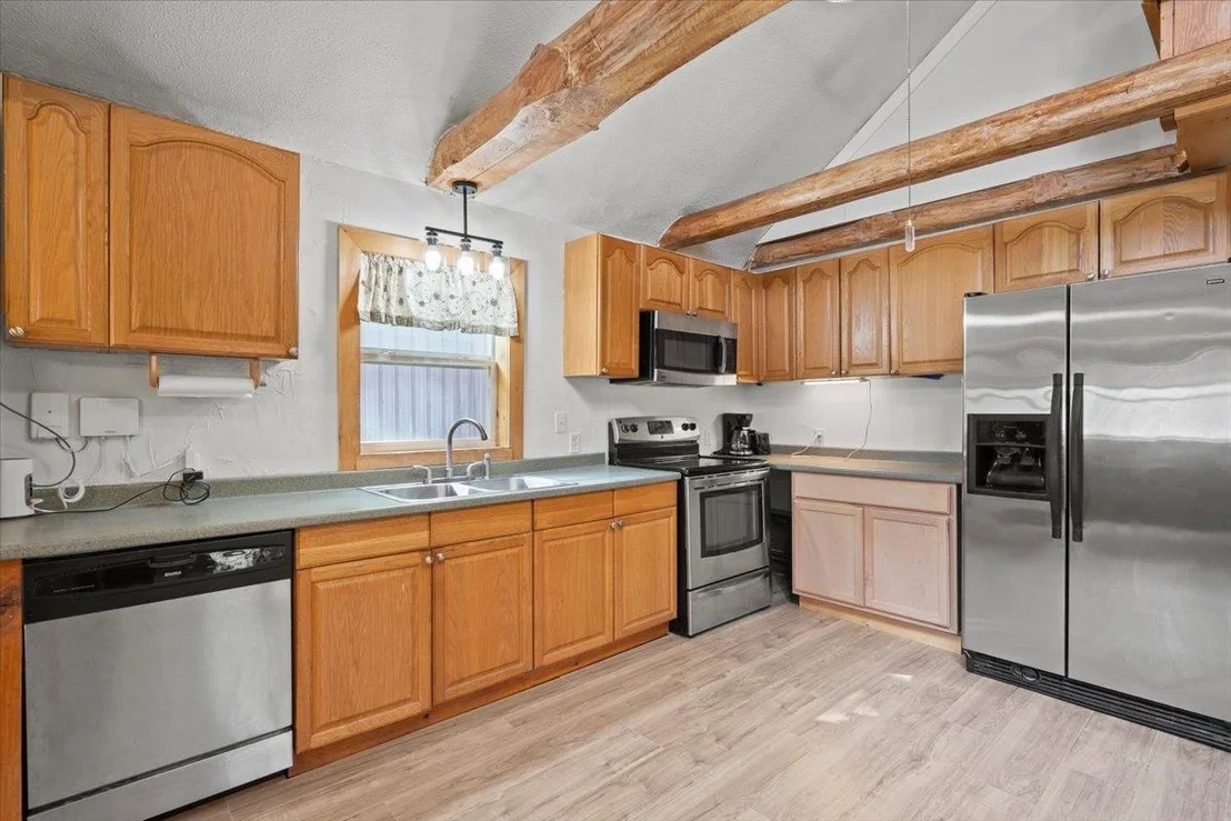 Photo of 3058 Perley