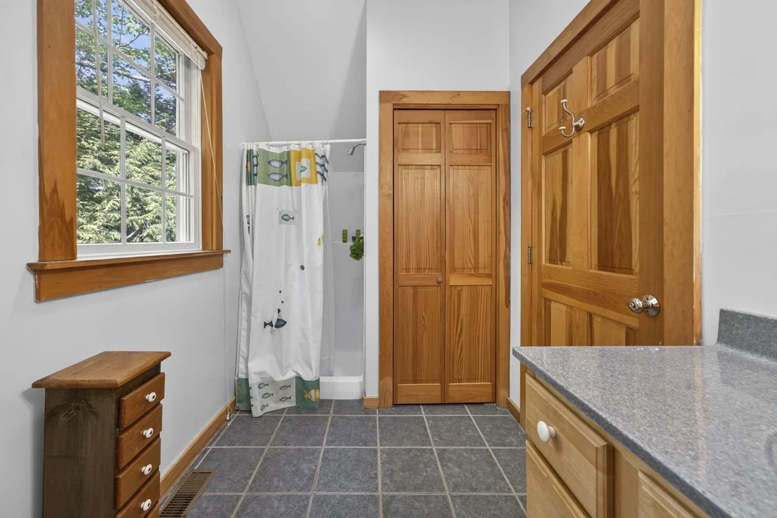 Photo of 2221 Valley