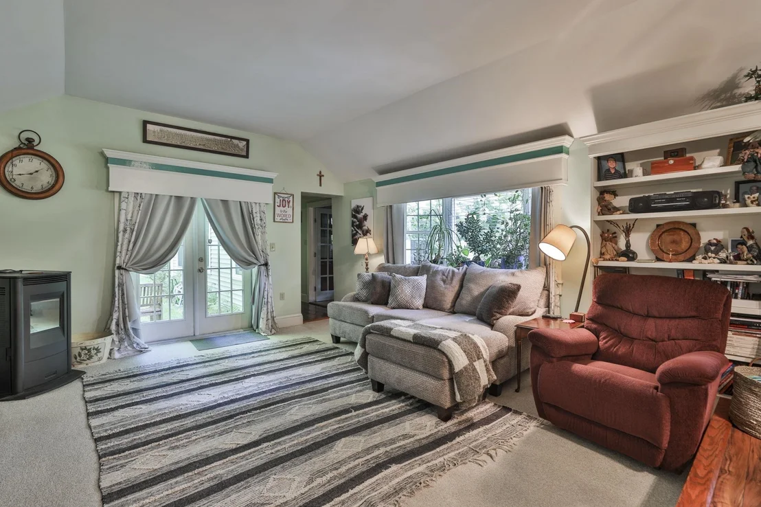 Photo of 8 Putnam Hill