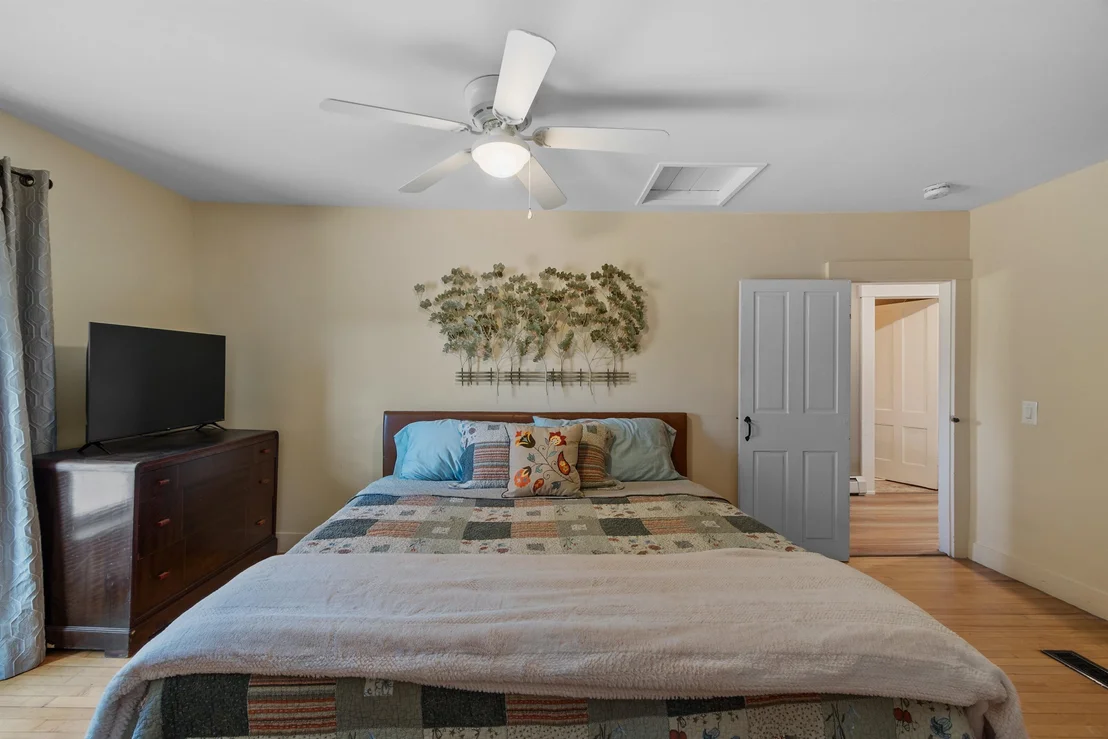 Photo of 2758 Main
