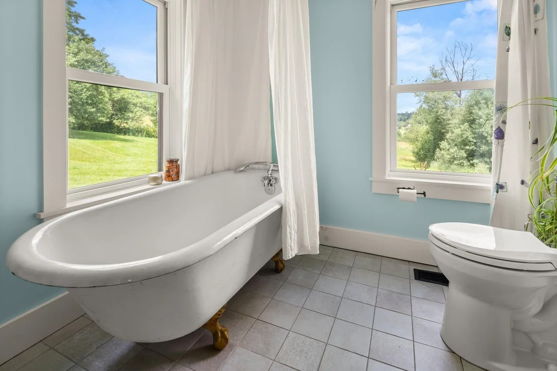 Photo of 1076 Brown Hill
