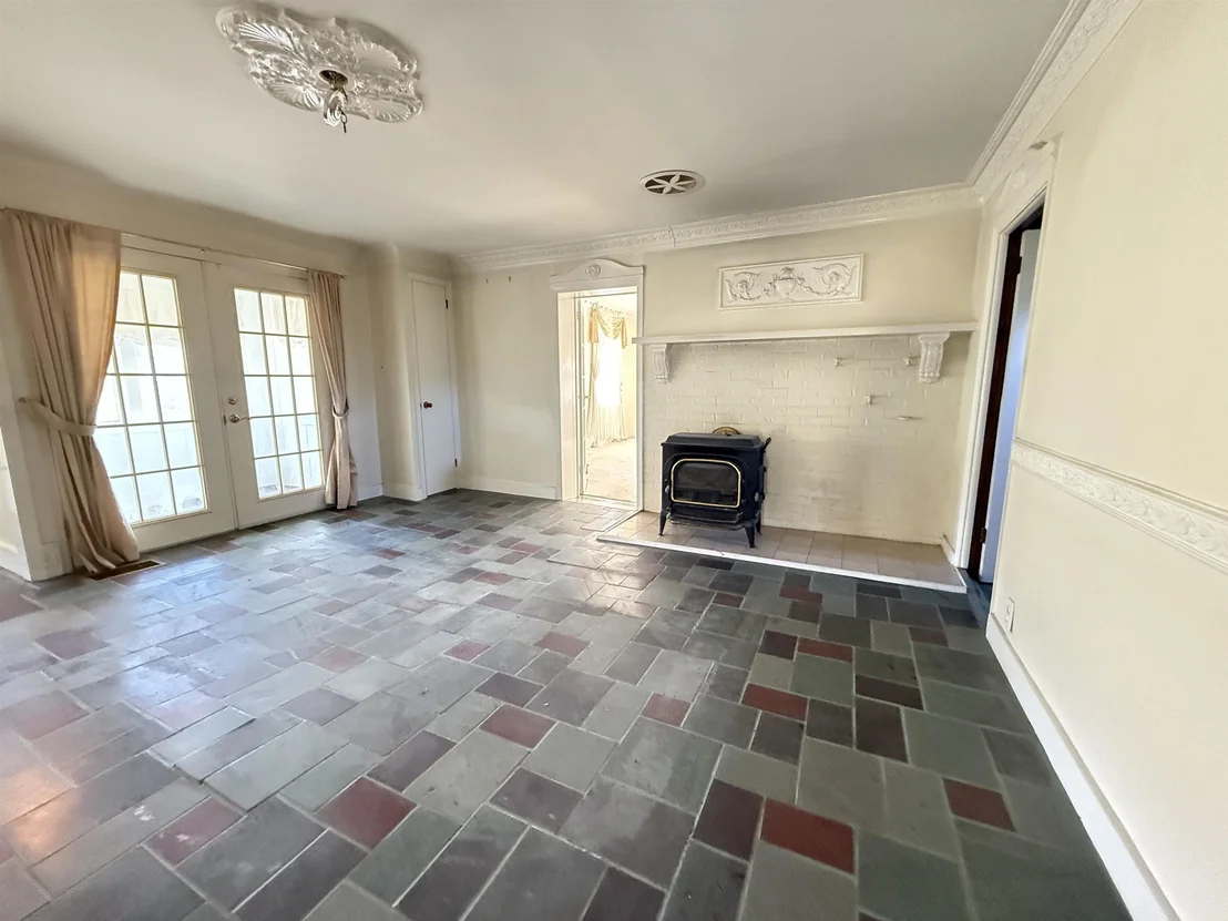 Photo of 6614 Main