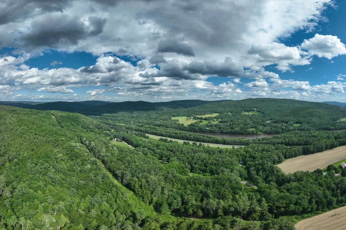 Photo of 225 River Road South