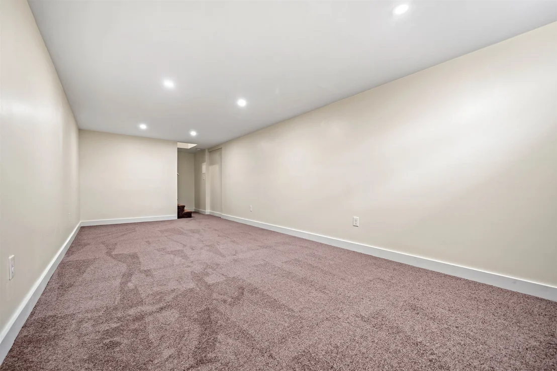 Photo of 6 Colonial
