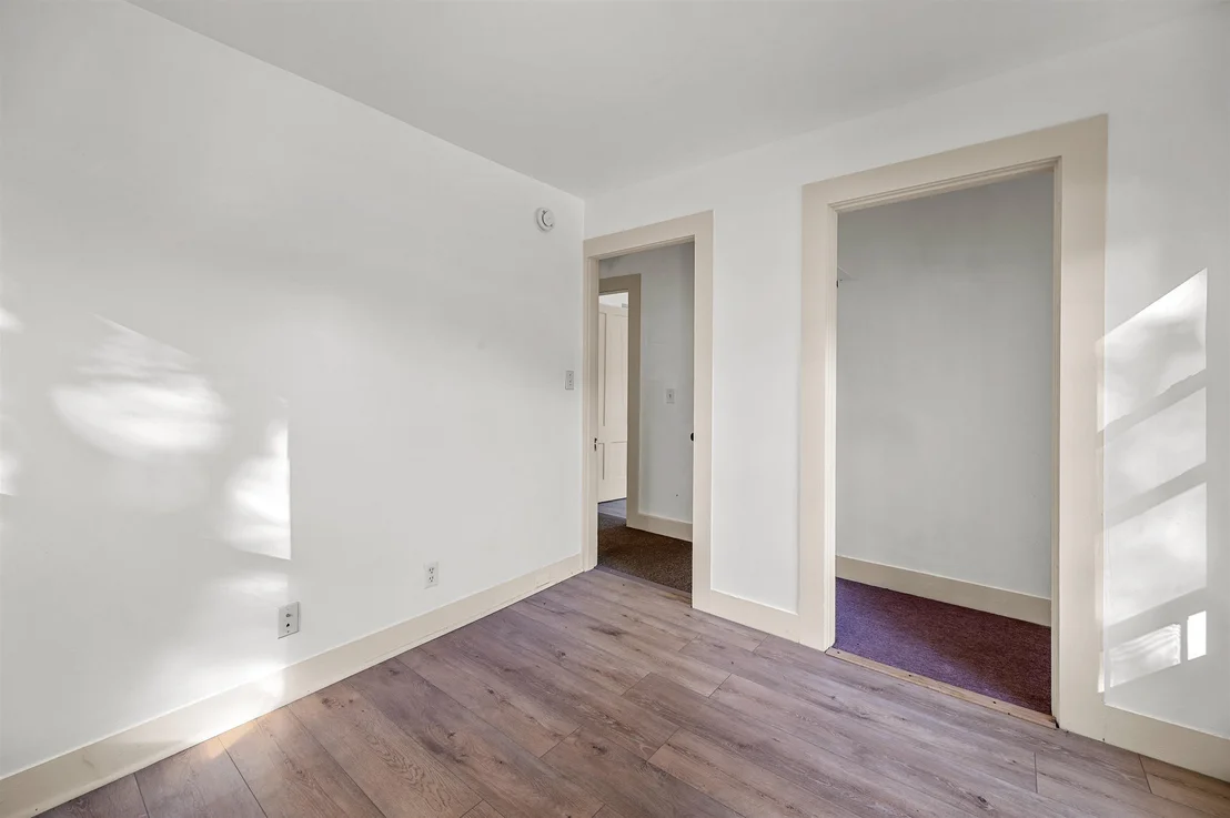 Photo of 21 River Road W