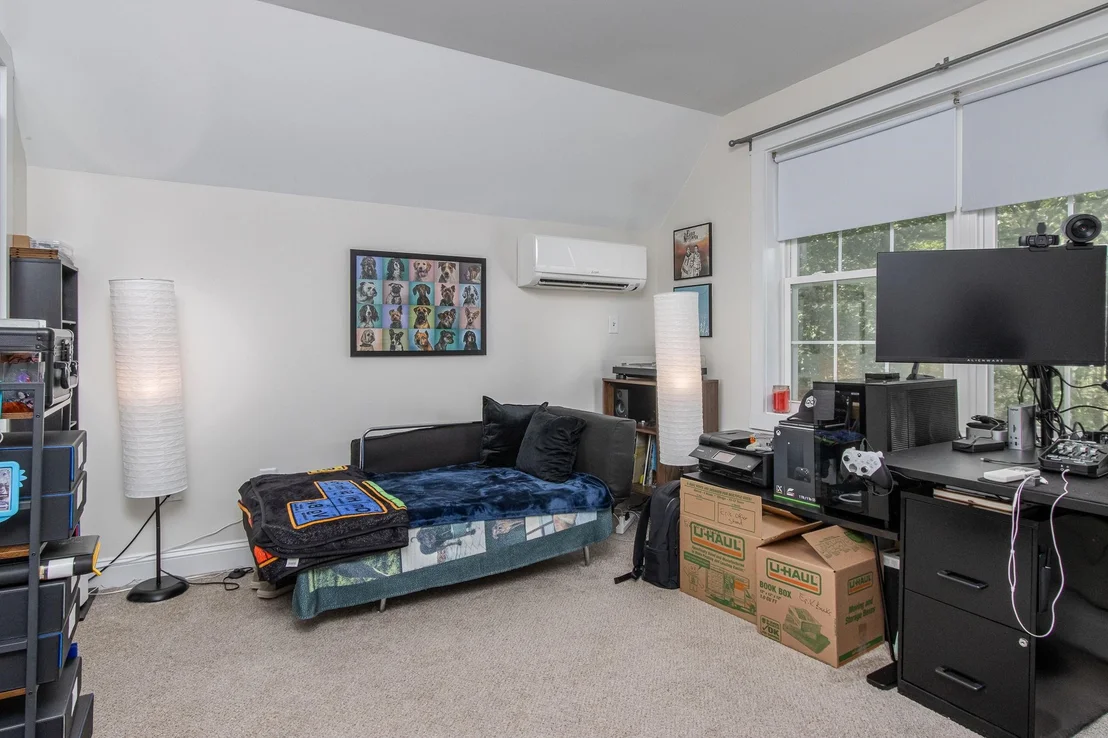 Photo of 325 Mccurdy