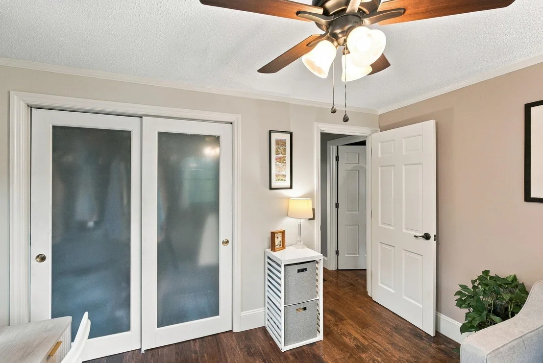 Photo of 9 Holt