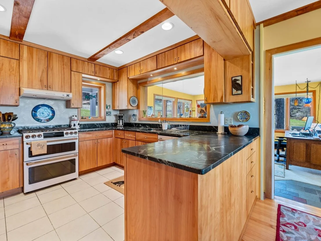 Photo of 2381 Middle