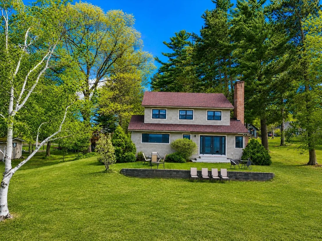 Photo of 1254 Bluff