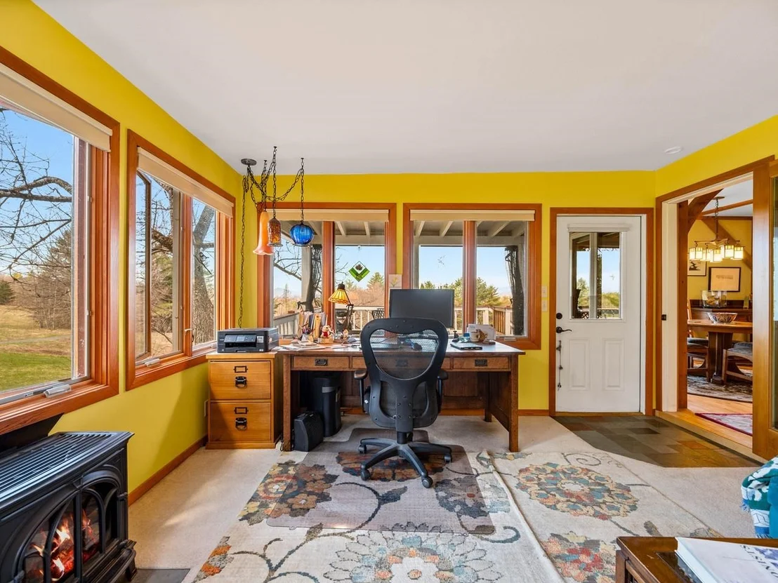 Photo of 2381 Middle