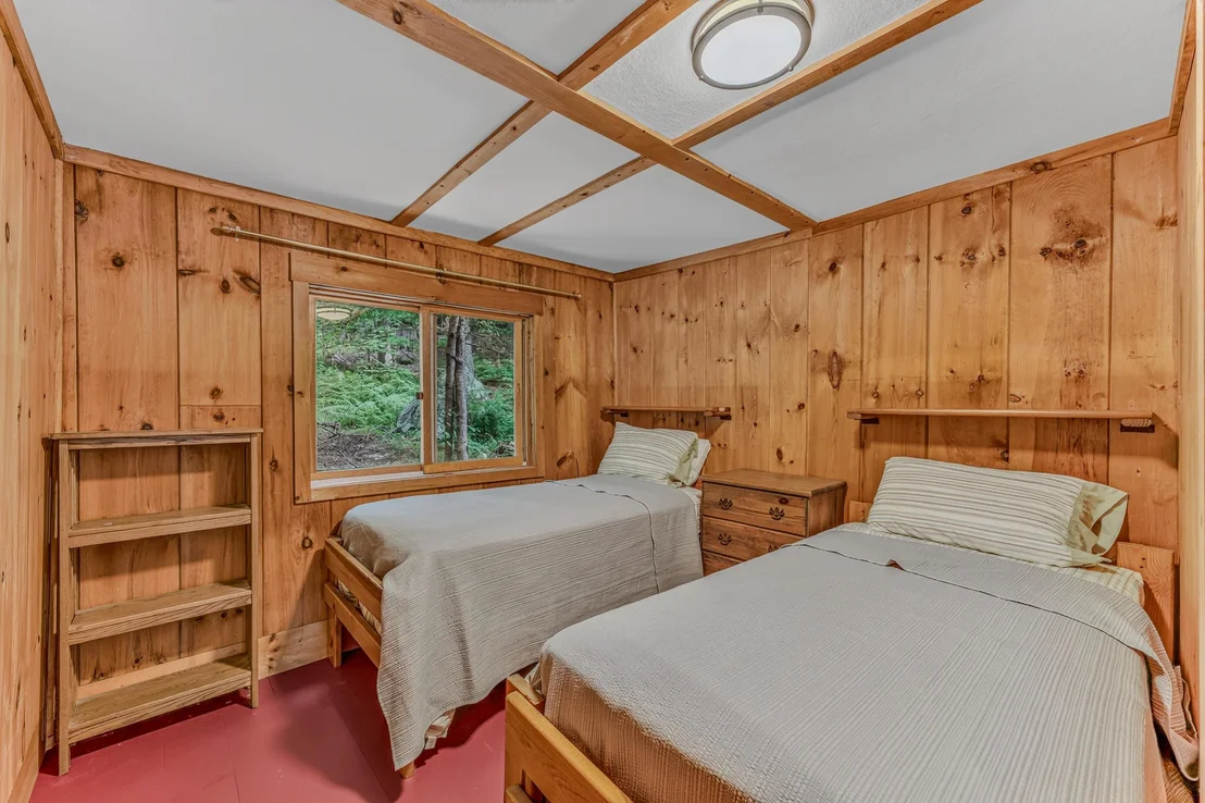 Photo of 16 Hemlock