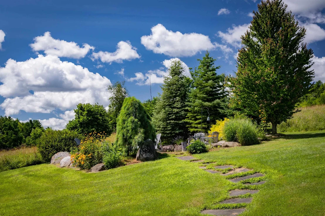 Photo of 947 Oak Hill