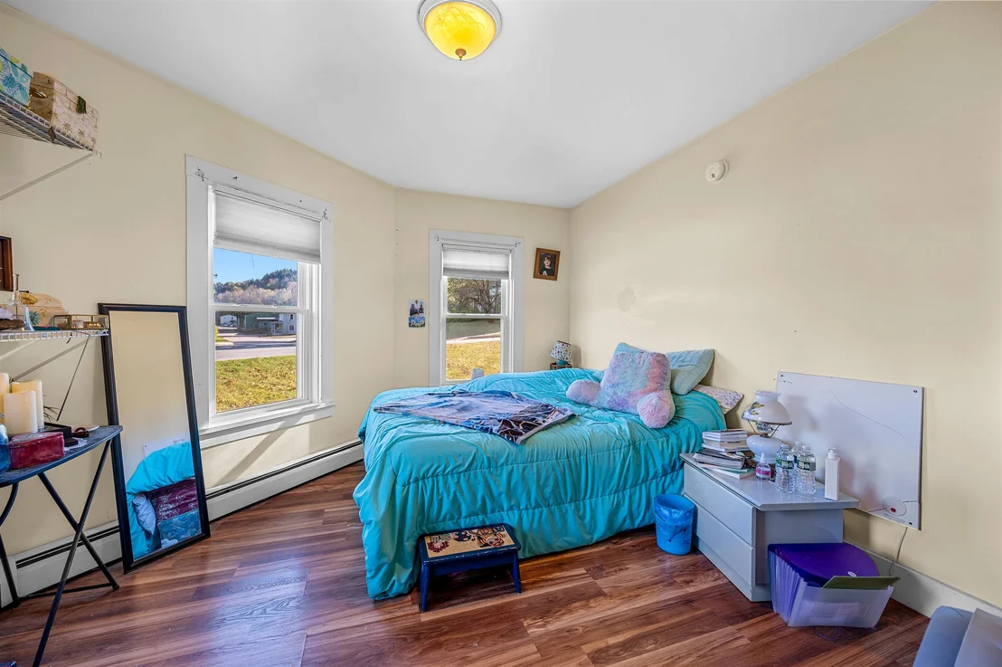 Photo of 21 River Road W