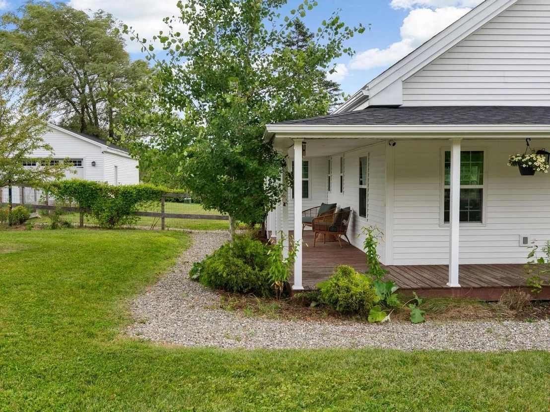 Photo of 3687 Oak Hill