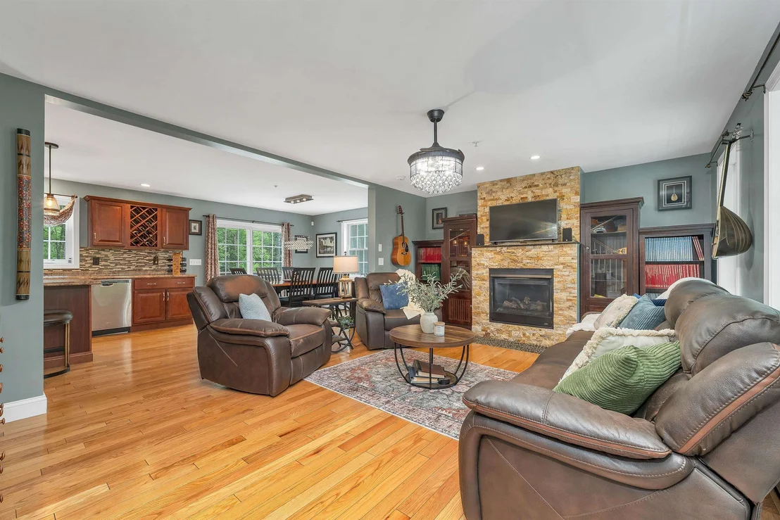 Photo of 142 Raymond