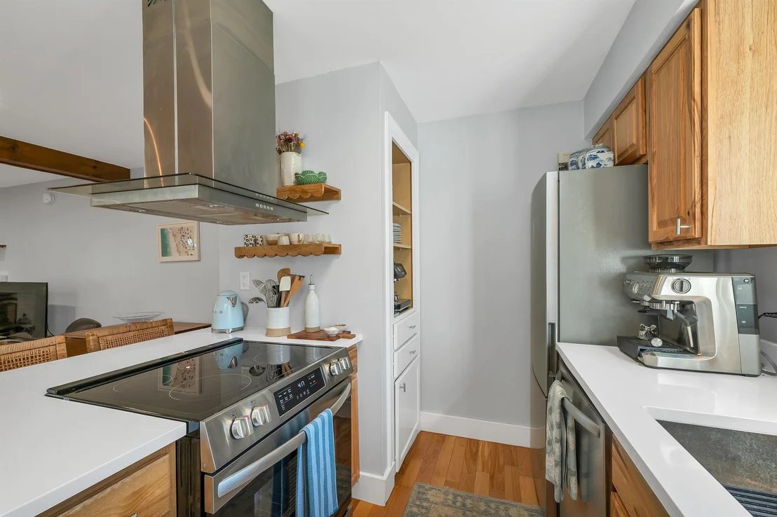 Photo of Unit 5B at 860 Murphys