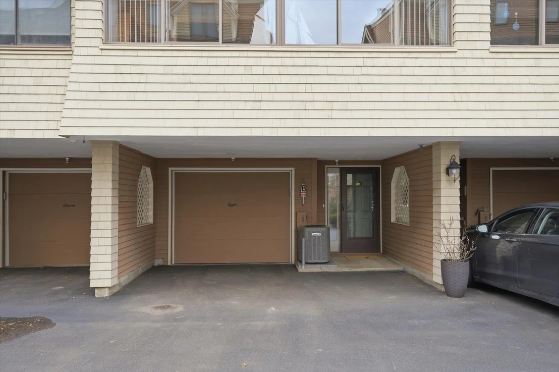 Photo of Unit 8 at 989 Ocean
