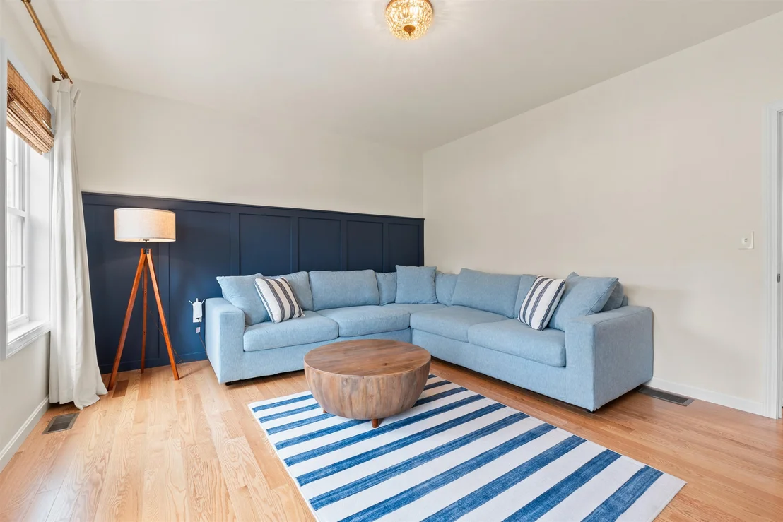 Photo of 303 Derry