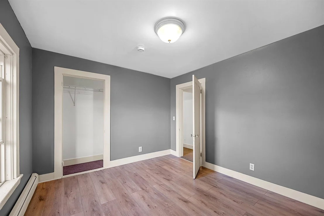 Photo of 21 River Road W