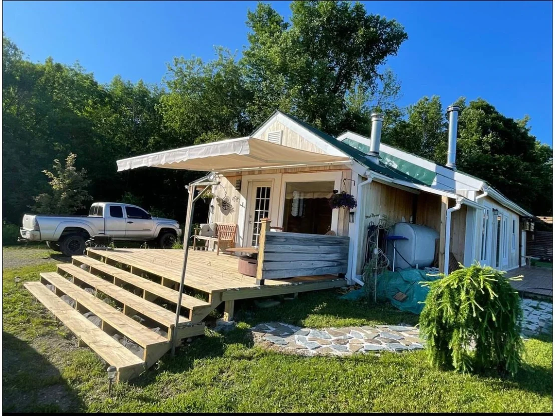 Photo of 2882 Perley