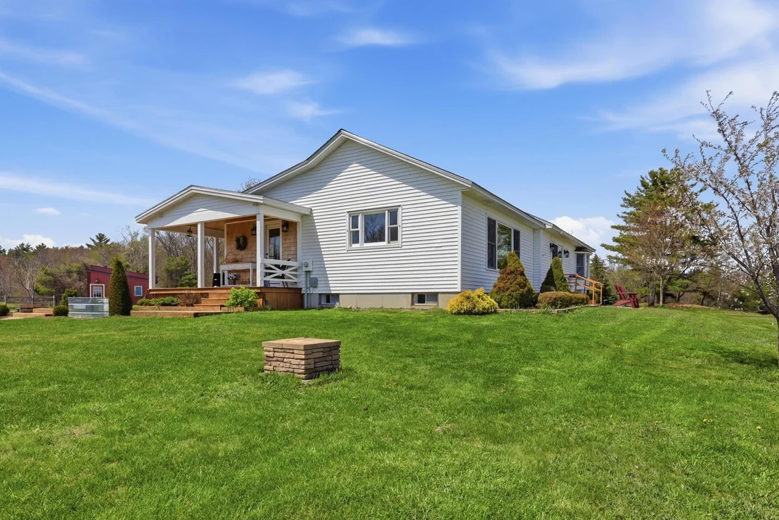 Photo of 557 South Barnstead