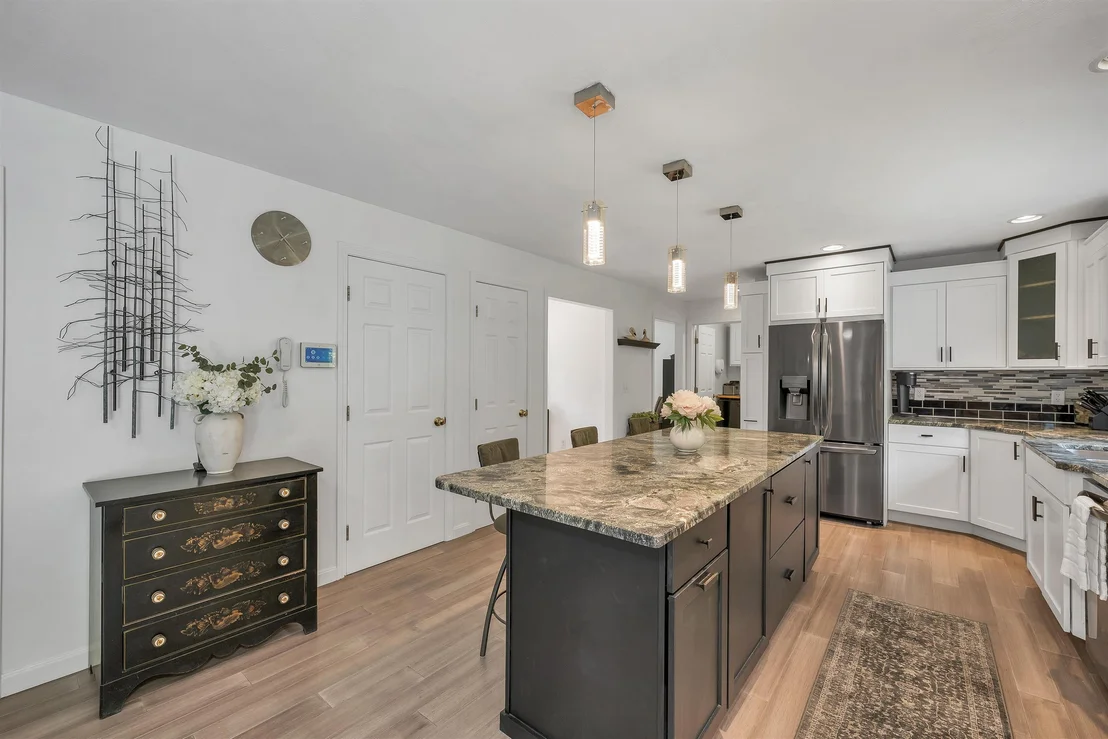 Photo of 537 Pingree Hill