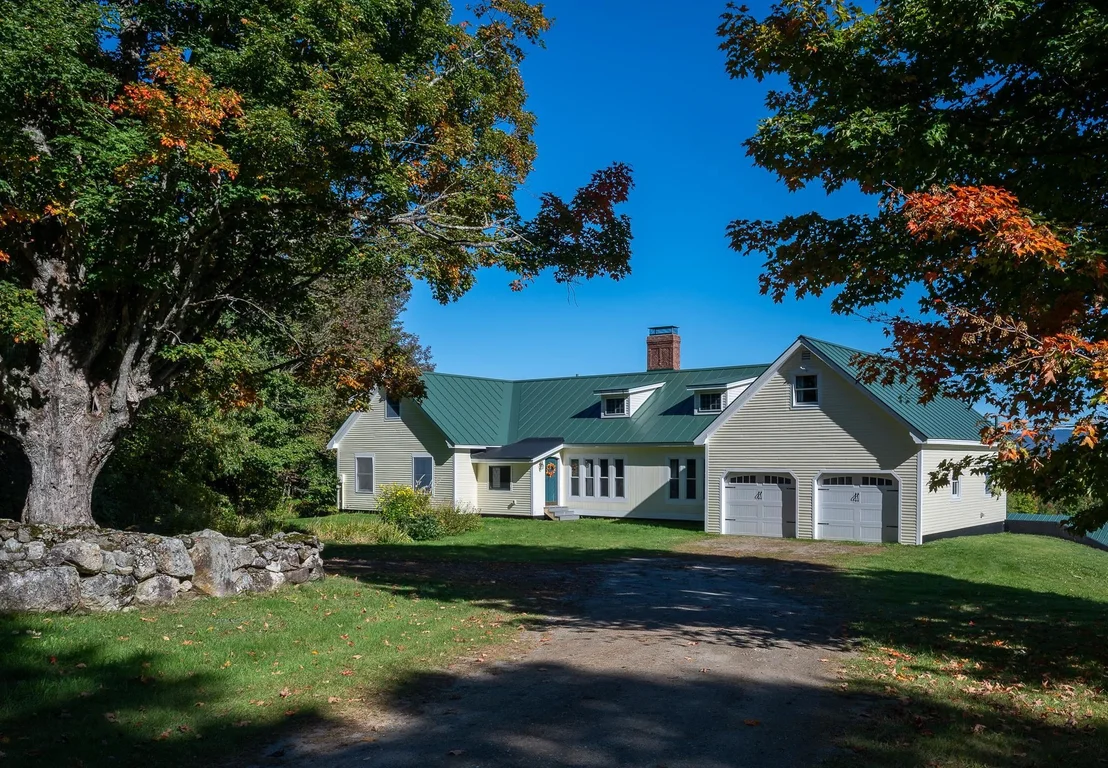 Photo of 388 Dolloff Pond