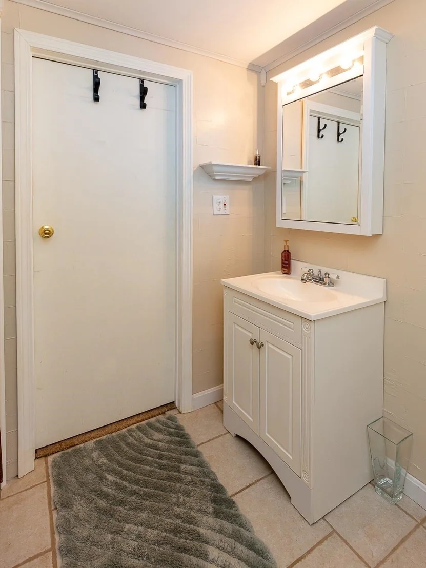 Photo of 8 Laurel