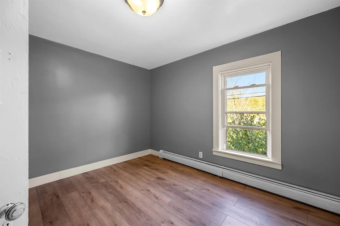Photo of 21 River Road W