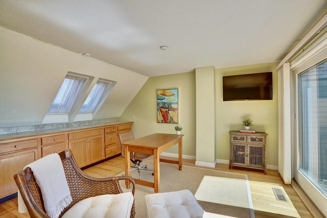 Photo of Unit 27 at 989 Ocean