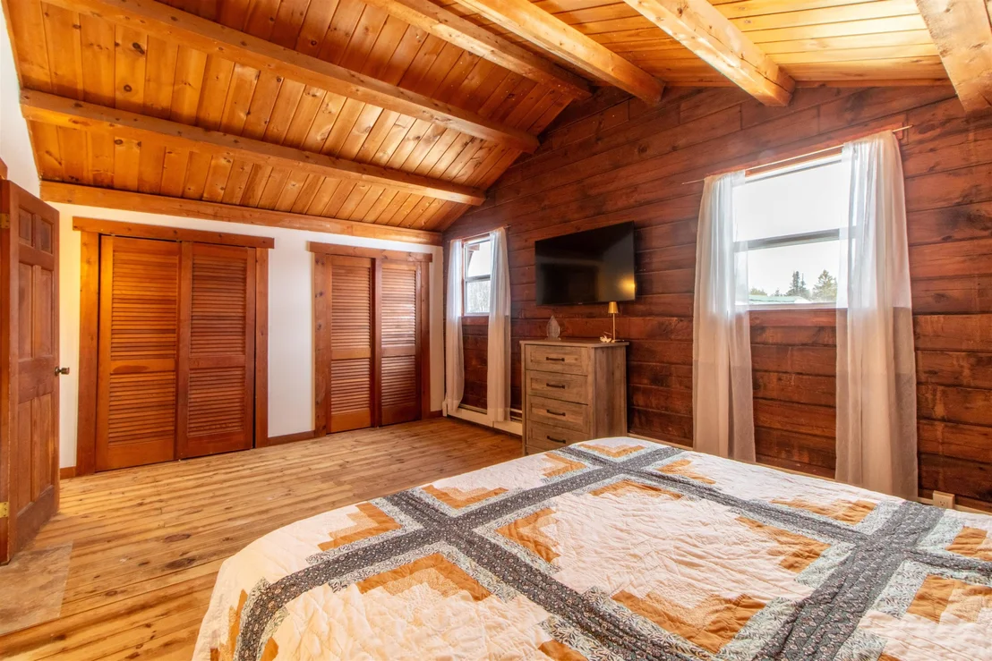 Photo of 2431 Roaring Brook
