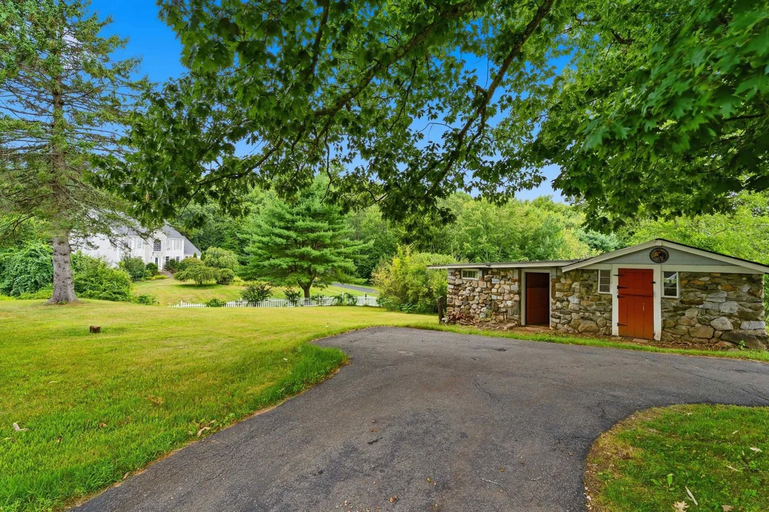 Photo of 33 Beacon Hill