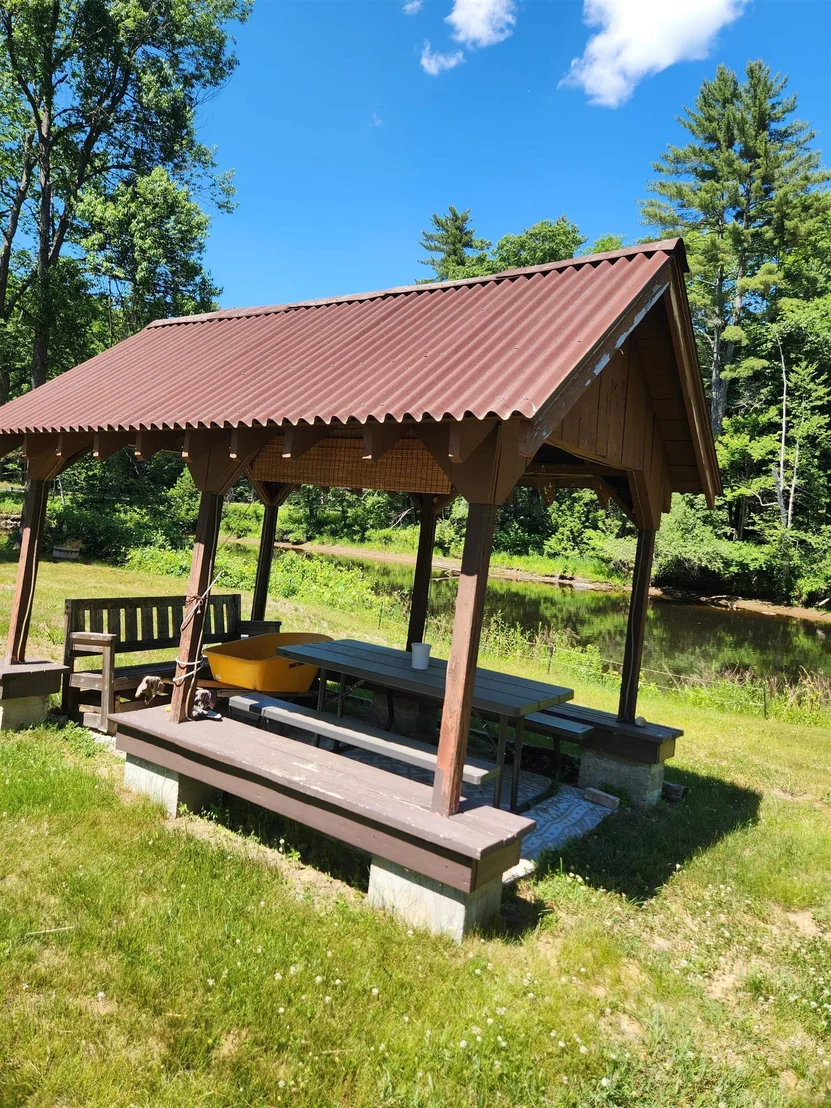 Photo of 253 Back Ashuelot