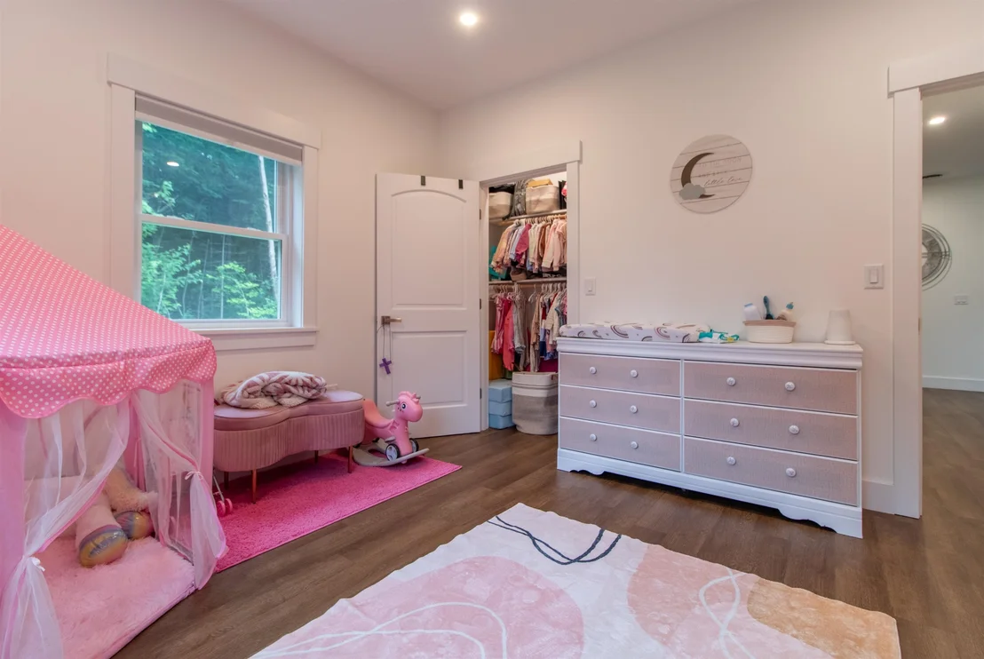 Photo of 559 Spencer Hill