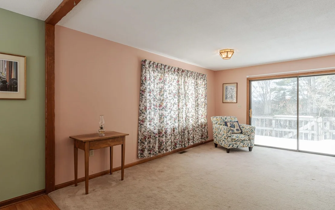 Photo of 521 County