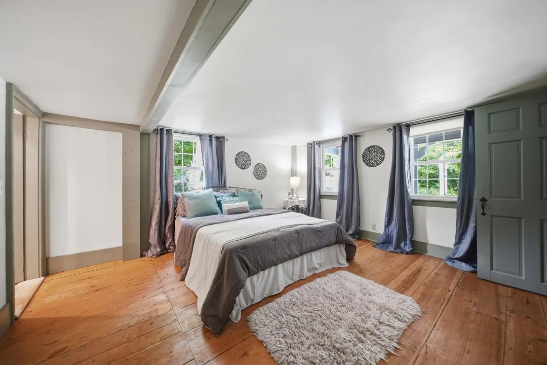 Photo of 60 Old Deerfield