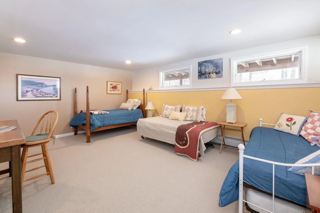 Photo of 8 Oak Knoll