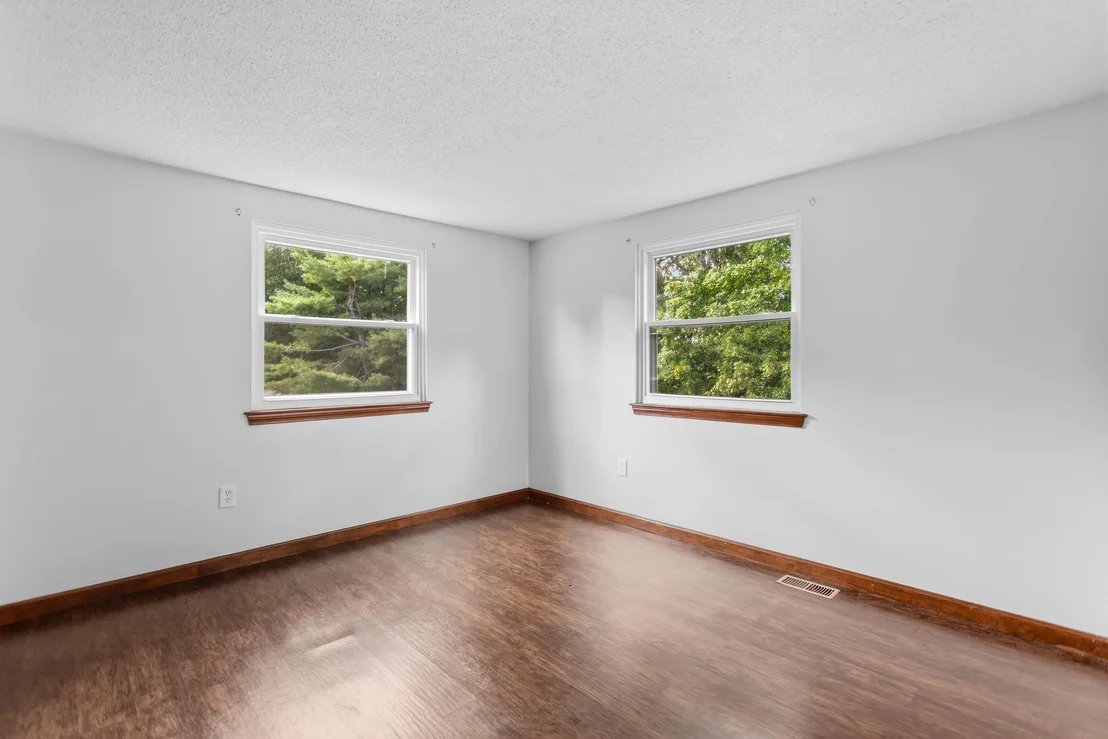Photo of Unit UNITLUNITR at 31 Juniper