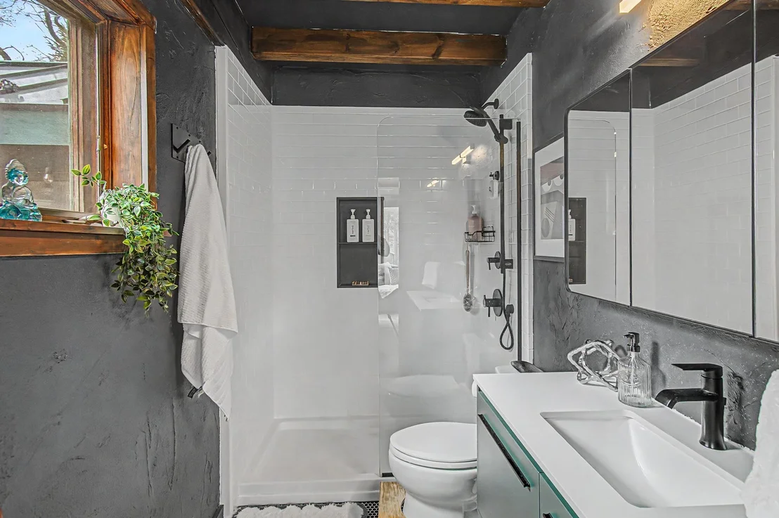 Photo of 2212 Symonds Mill