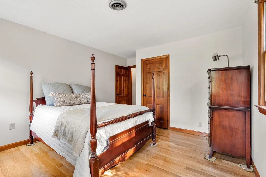 Photo of 34 Sharon