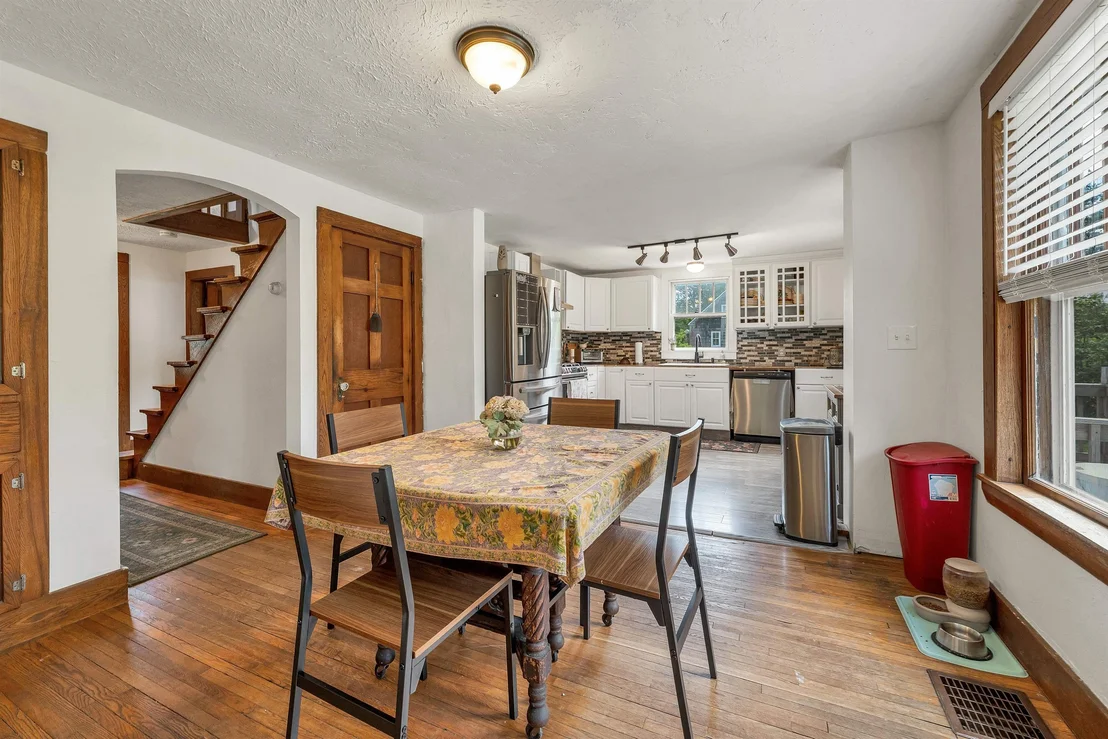 Photo of 652 West Side