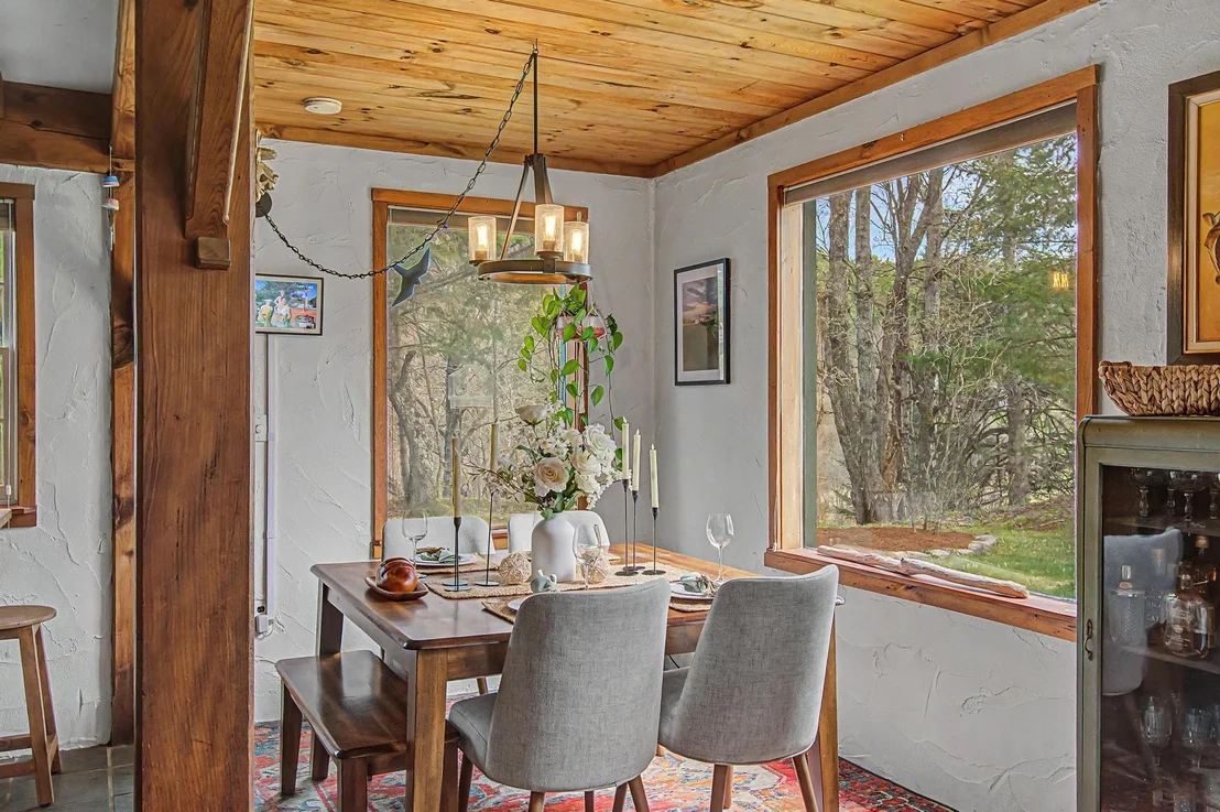Photo of 2212 Symonds Mill