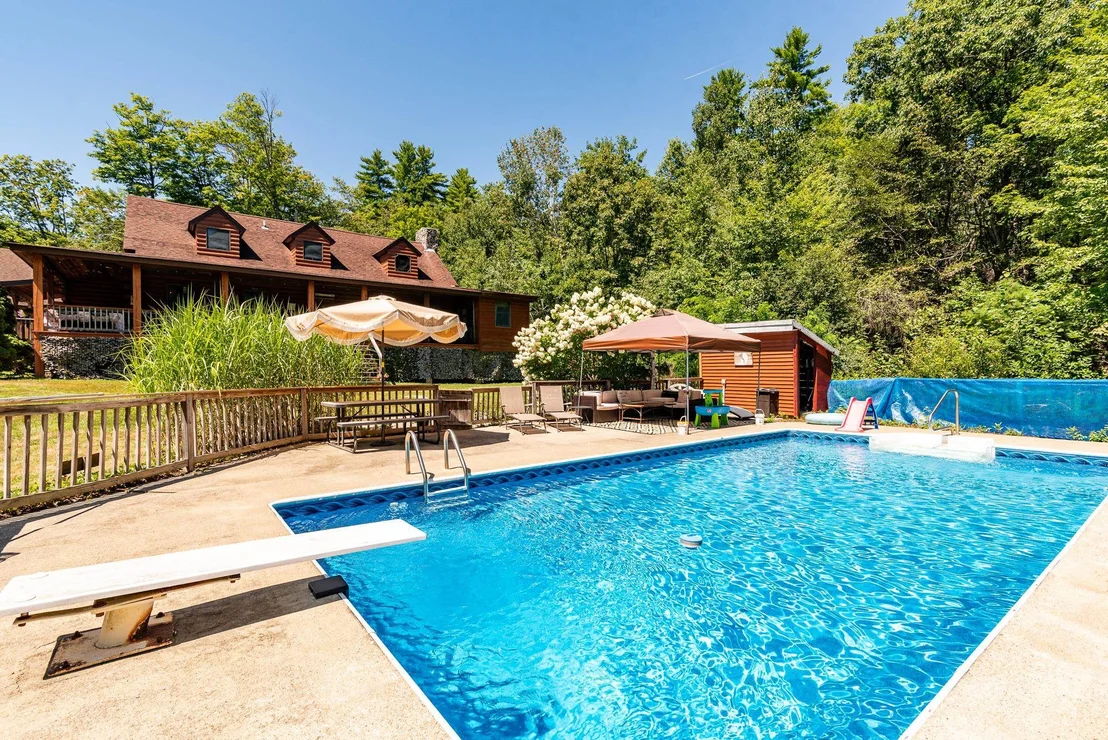 Photo of 708 2Nd Crown Point