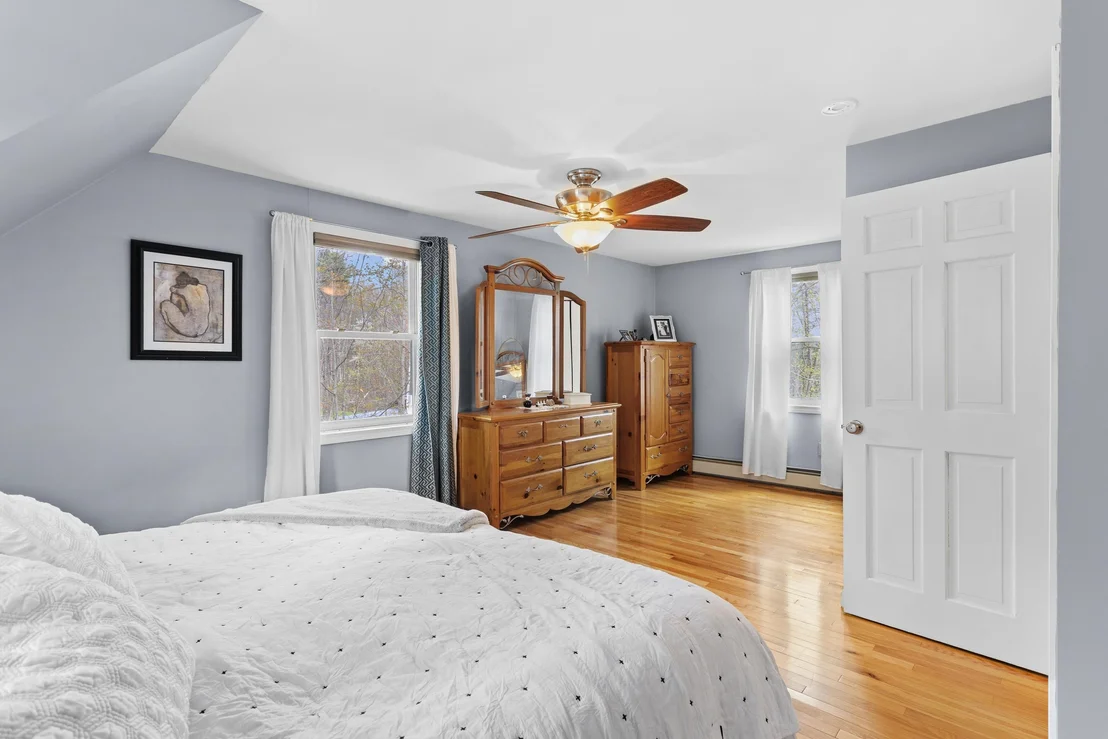 Photo of 345 Davison