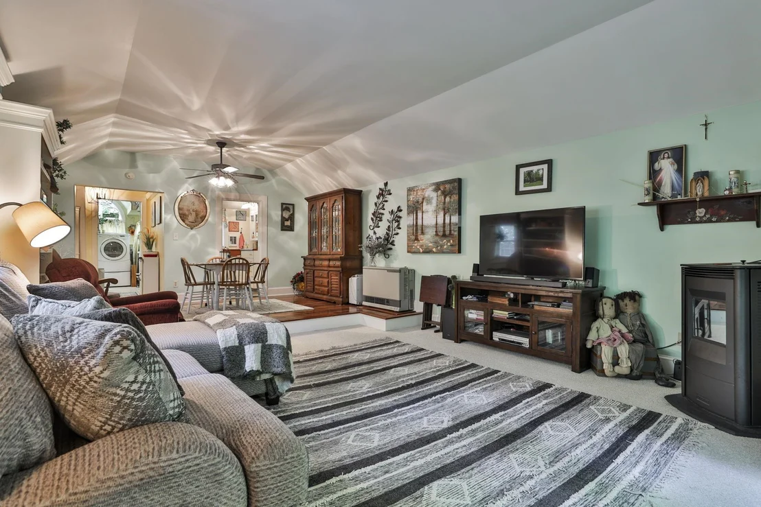 Photo of 8 Putnam Hill